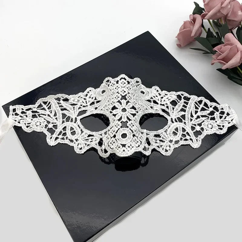 Máscara facial de encaje hueco para mujer, accesorios de fiesta de princesa, Cosplay, club nocturno, Reina, media cara, negro