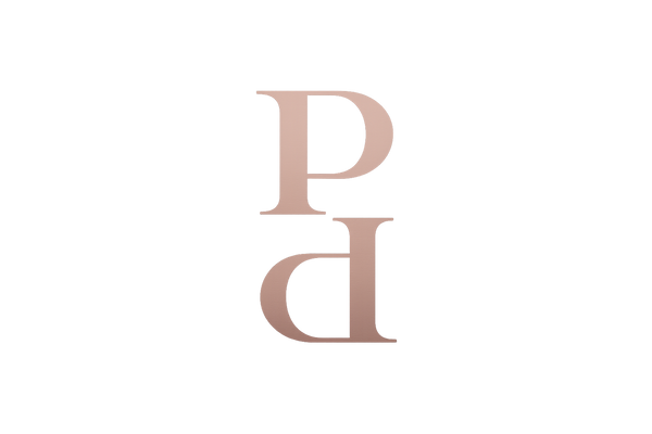 Logo con P normal y P invertida en oro rosa